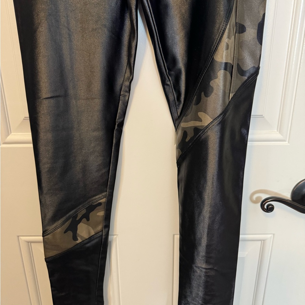 🔆KORAL BLACK WORKOUT LEGGINGS🔆 - Picture 5 of 10